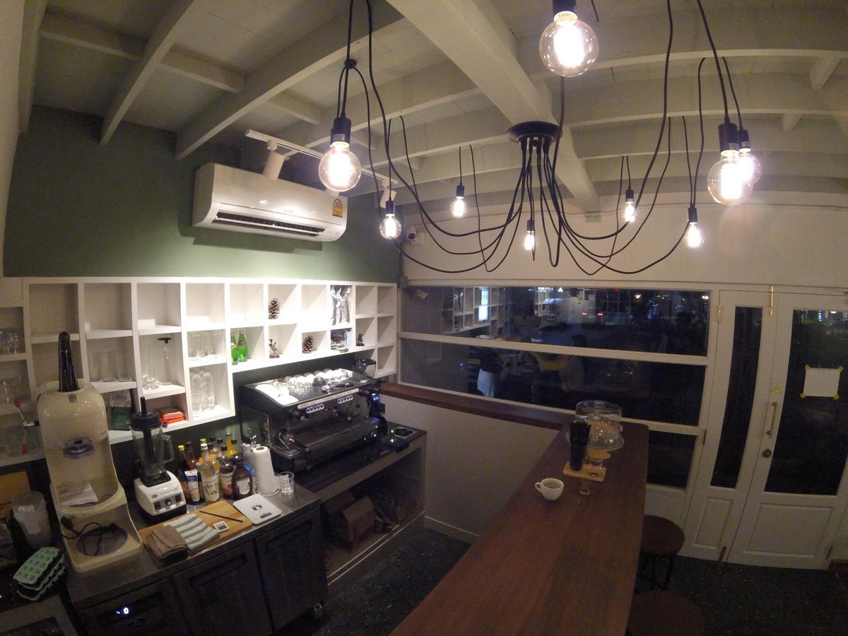 Weeping Willow Sukhumvit 26 Bangkok Exterior photo