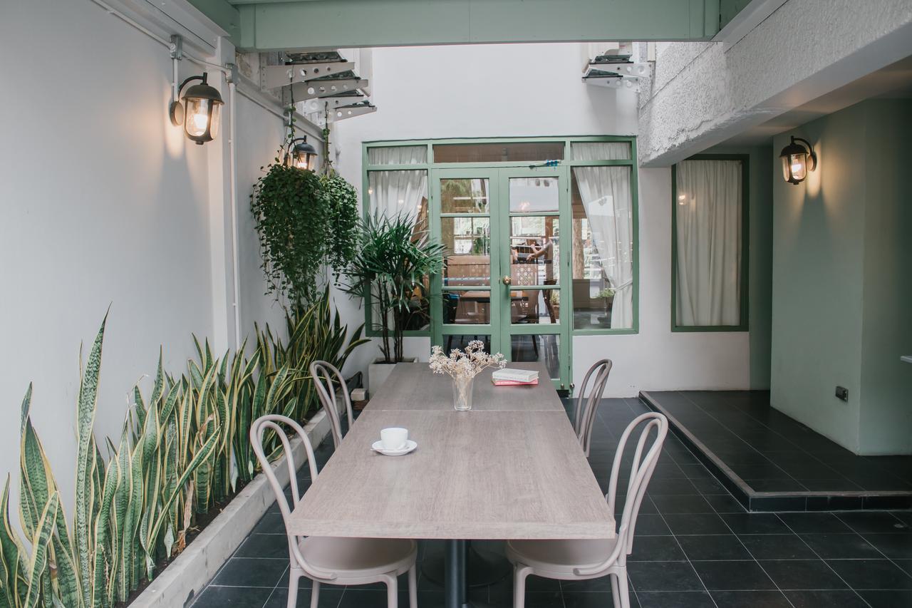 Weeping Willow Sukhumvit 26 Bangkok Exterior photo