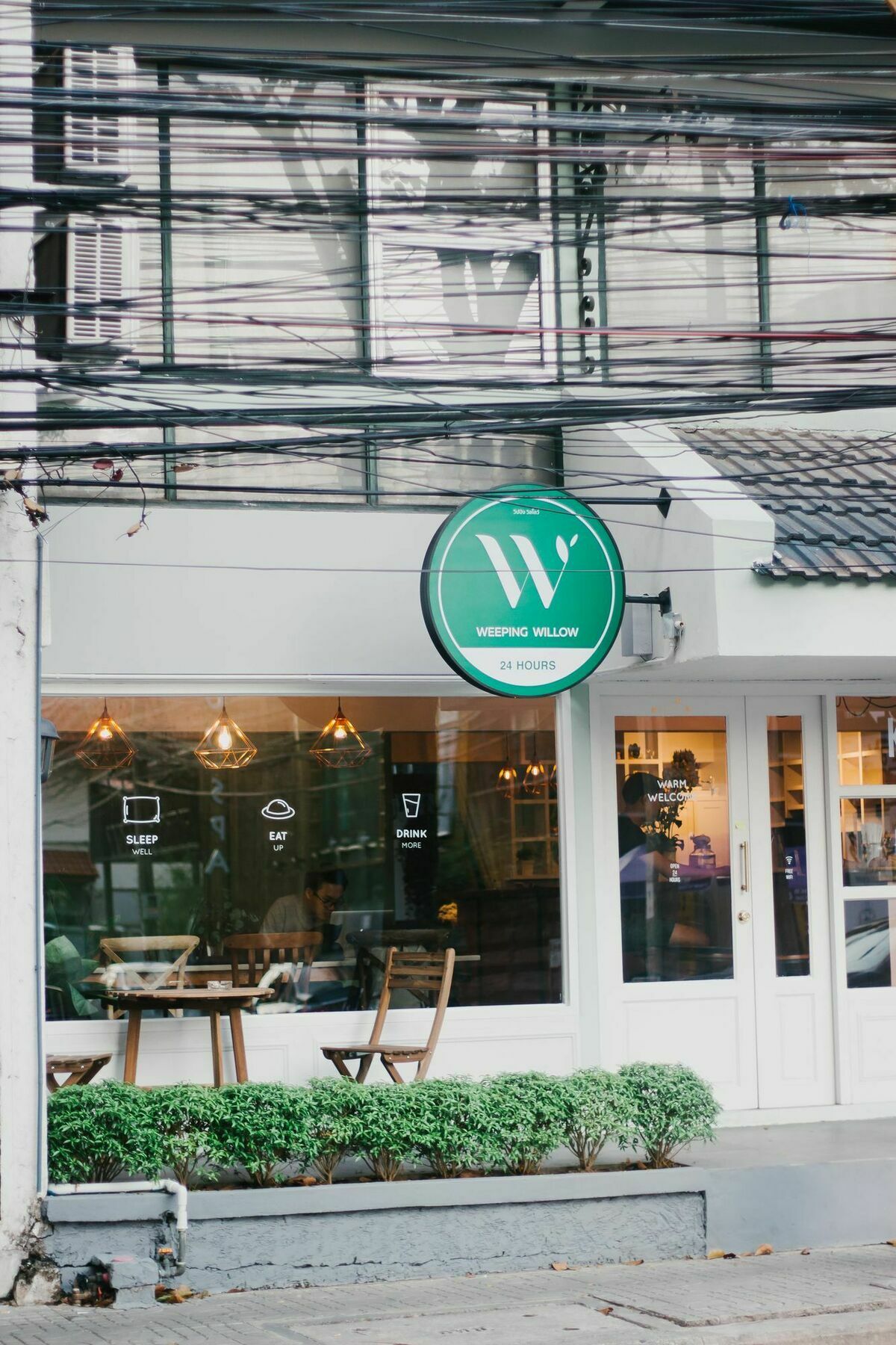 Weeping Willow Sukhumvit 26 Hostel Bangkok Exterior photo